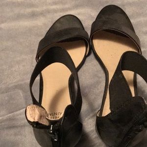 Black dress shoes